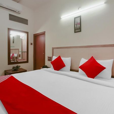 Kaveri Hotel Bed & Breakfast 마이소르 외부 사진
