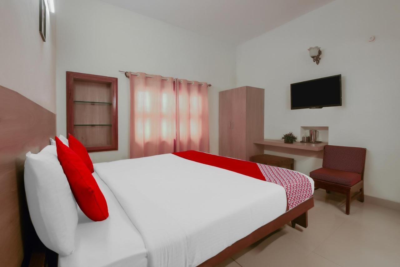 Kaveri Hotel Bed & Breakfast 마이소르 외부 사진